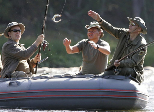 Путин на рыбалке  Фотографии. Картинка