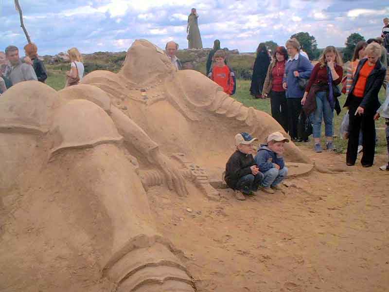 Замковая гора. Песчаная скульптура Рогнеды. Город Новогрудок