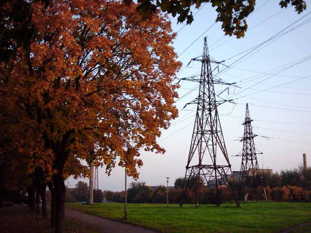 Осенний пейзаж. ЛЭП в Минске