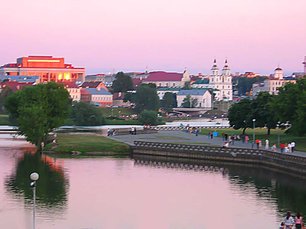 Набередная реки Свислочи  Квартал старинной застройки в Минске. Фото. Картинка
