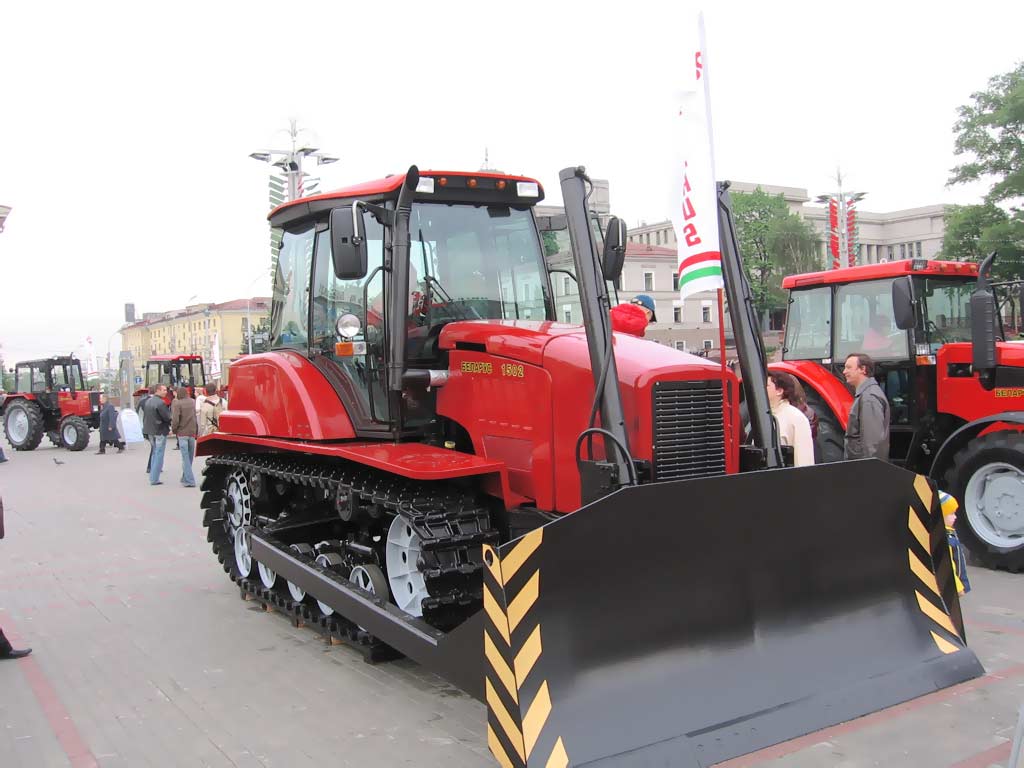 Новый трактор Беларус-1502