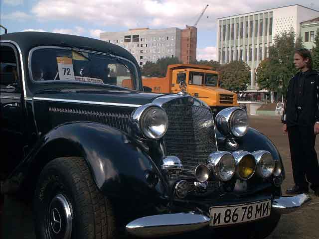 Мерседес 1939 г.в. Самый древний экспонат автошоу.
