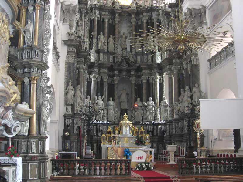 Костел святого Франциска Ксаверия. Внутреннее убранство костела. Фото. 