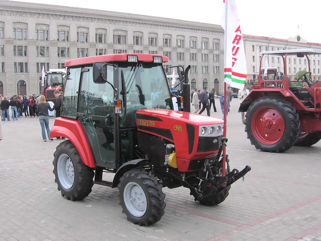Новый трактор Беларус-422